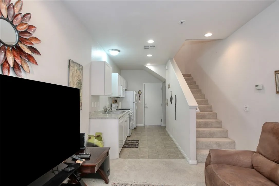 864 Lawrence