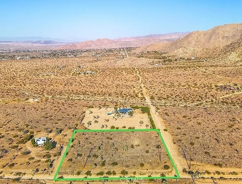 Photo of 7645 La Contenta, Joshua Tree, CA 92252 (MLS # JT26008335)