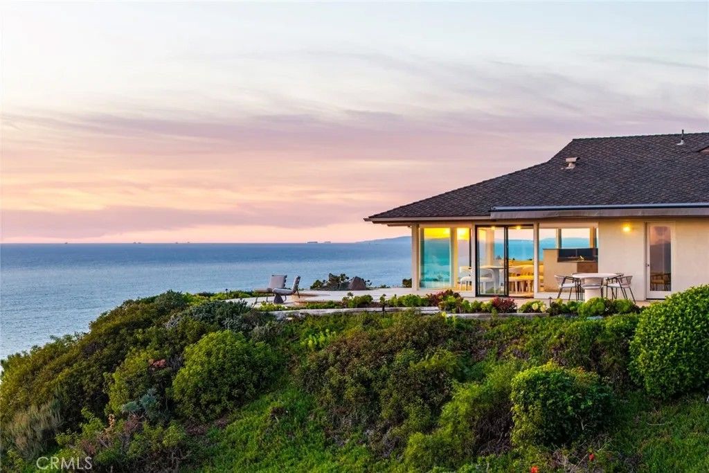 Photo of 100 Vista Del Sol, Laguna Beach, CA 92651 (MLS # LG25272209)