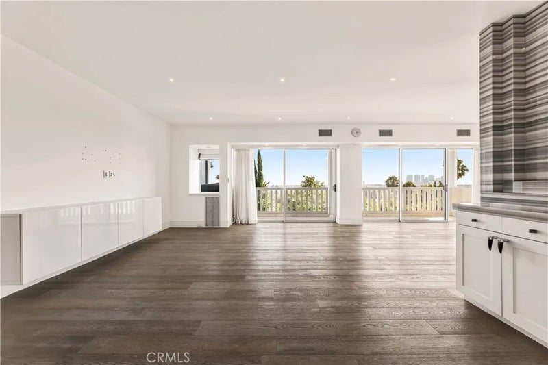 999 N Doheny 310