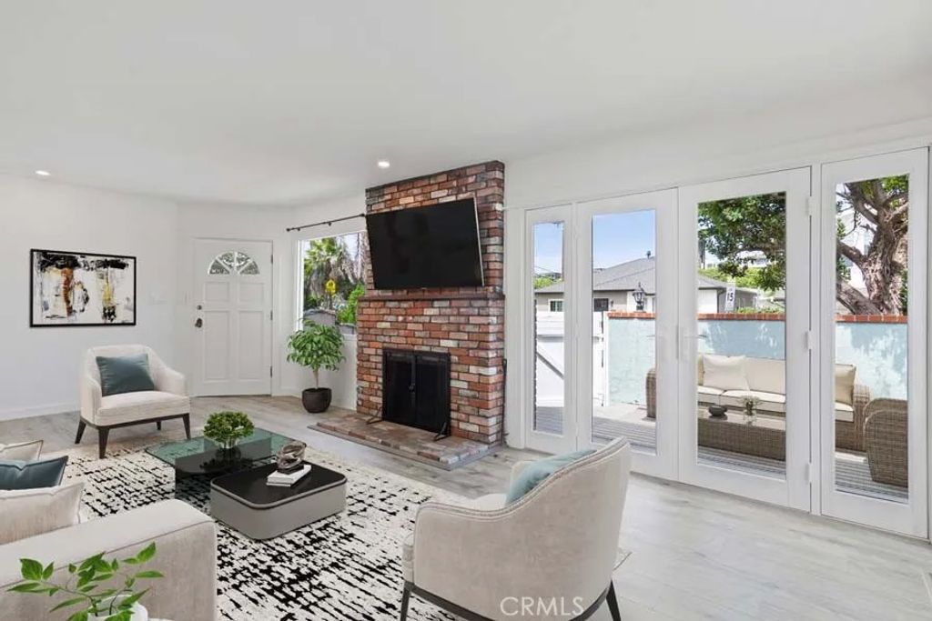 Photo of 510 24th Street, Manhattan Beach, CA 90266 (MLS # SB25242977)