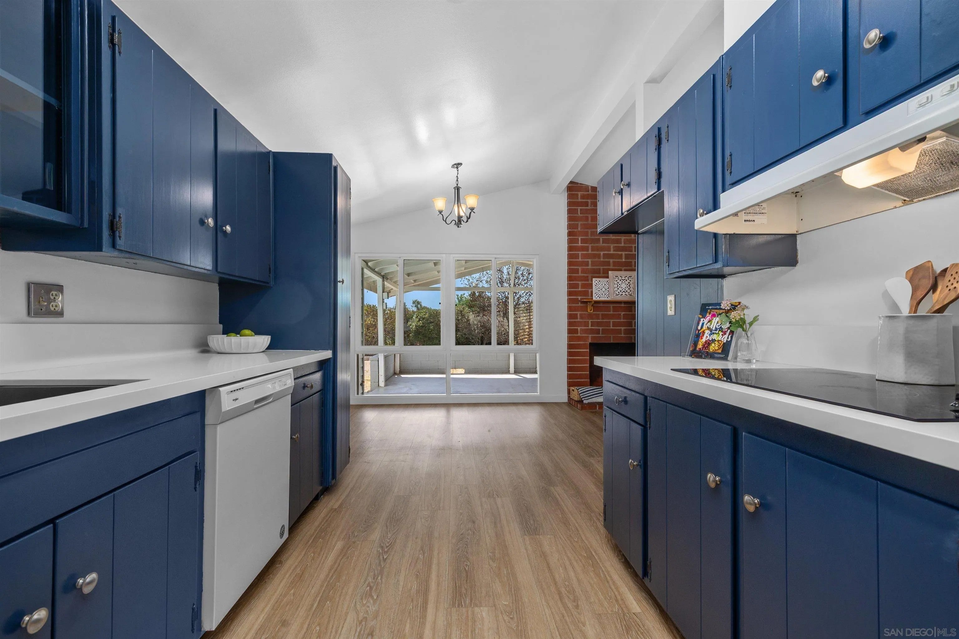 9563 Larrabee Ave.