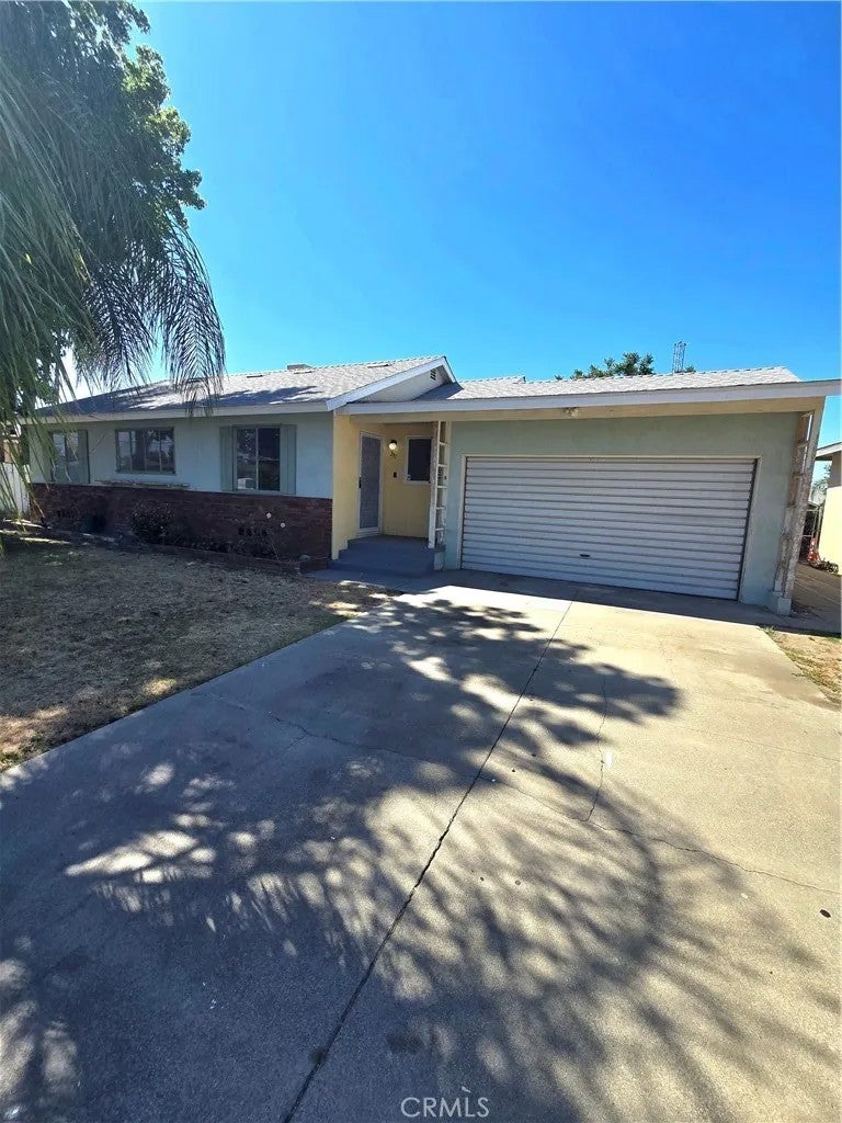 Photo of 237 W Van Koevering ST, Rialto, CA 92376 (MLS # CV26150850)