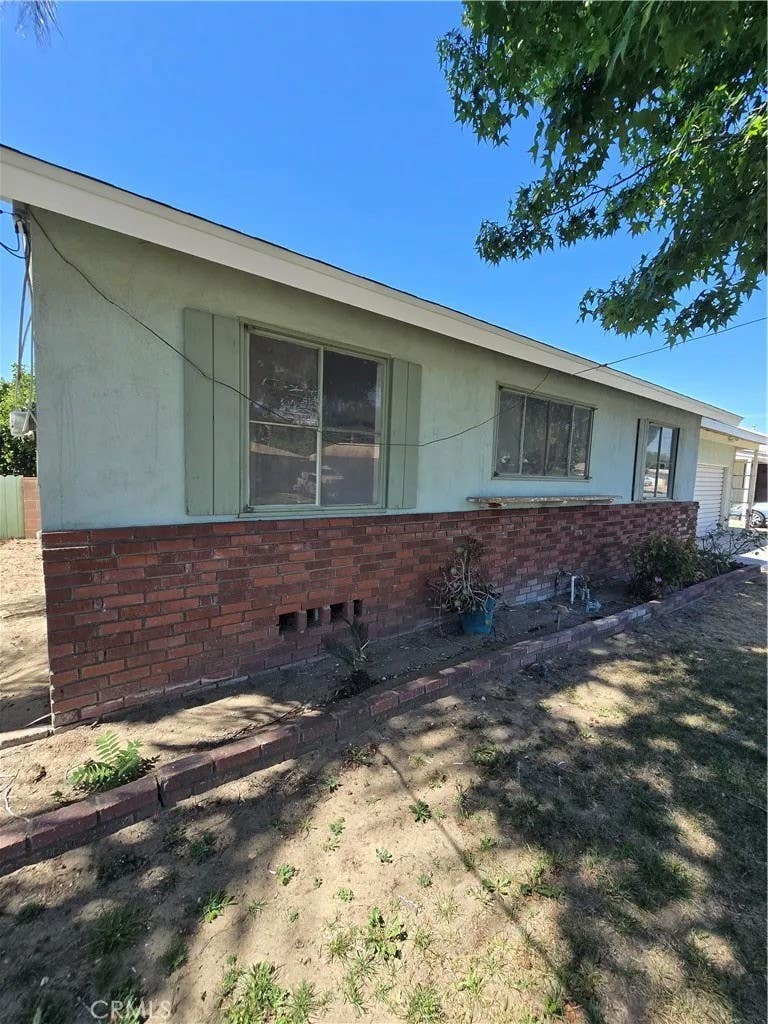Photo of 237 W Van Koevering ST, Rialto, CA 92376 (MLS # CV26150850)
