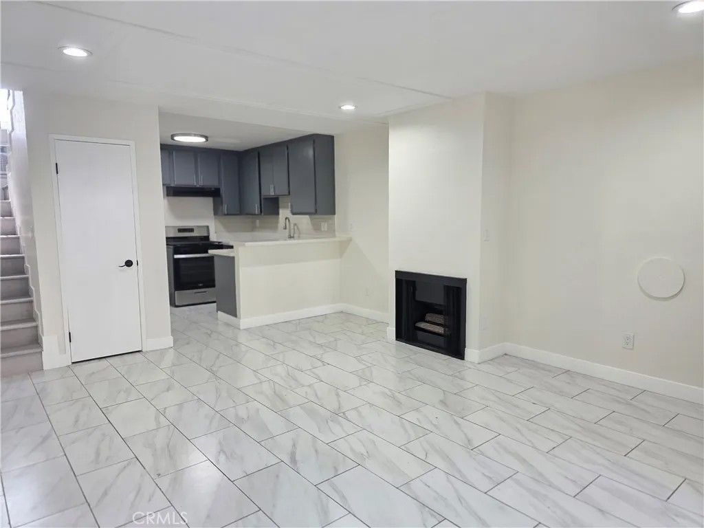 Photo of 6911 Woodley Ave #107, Van Nuys, CA 91406 (MLS # SR26059559)