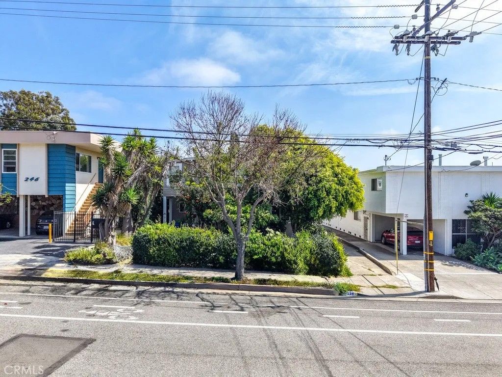 Photo of 238 Bicknell Ave, Santa Monica, CA 90405 (MLS # SR26068002)