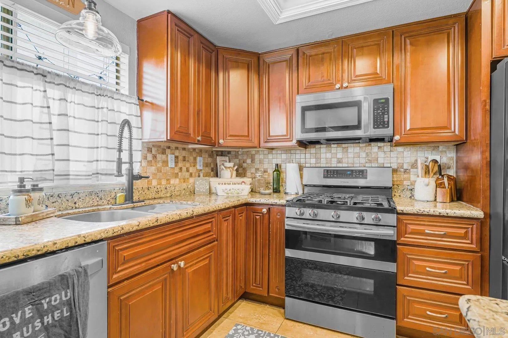 2323 Manzana Way