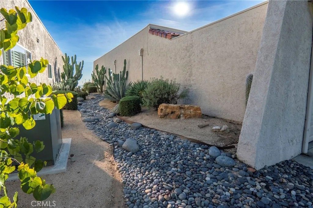 Photo of 880 W Highpoint, Claremont, CA 91711 (MLS # CV25269474)