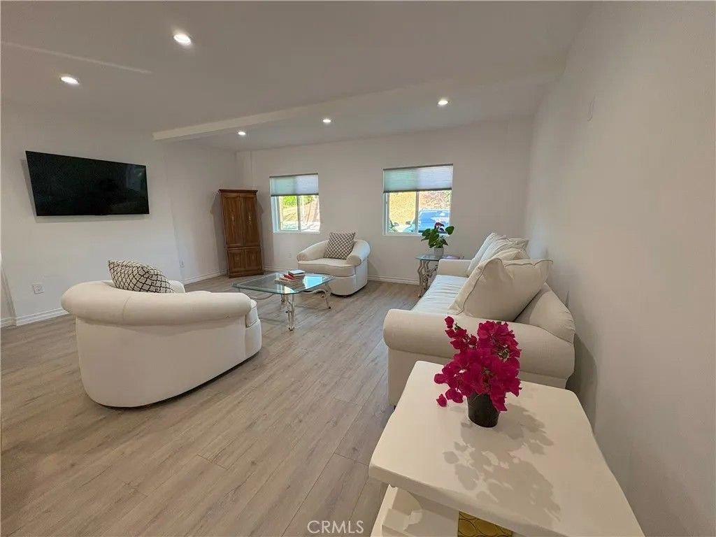 Photo of 10723 Des Moines Avenue, Porter Ranch, CA 91326 (MLS # SR26010121)