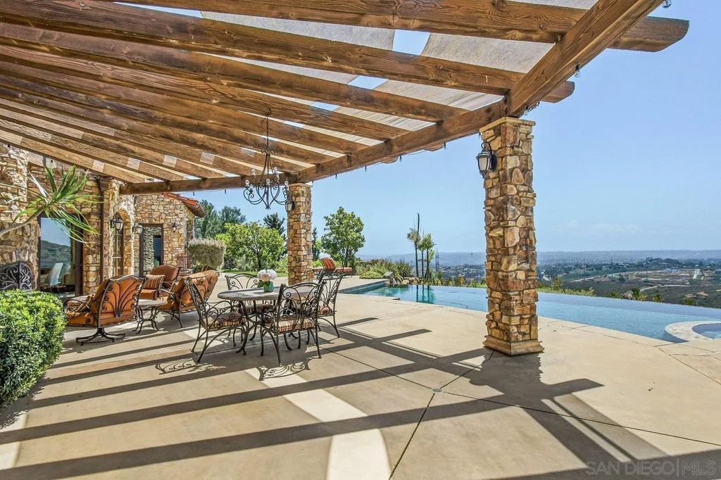 Photo of 19557 Fortuna Del Este, Escondido, CA 92029 (MLS # 250032036)