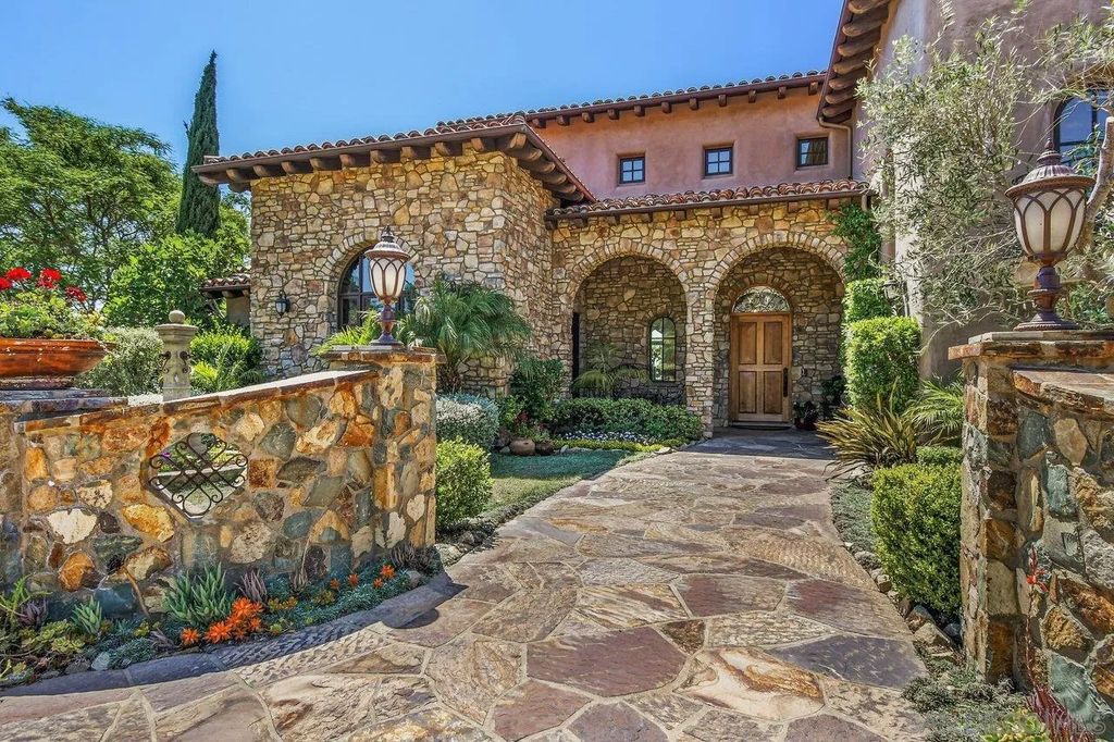 Photo of 19557 Fortuna Del Este, Escondido, CA 92029 (MLS # 250032036)