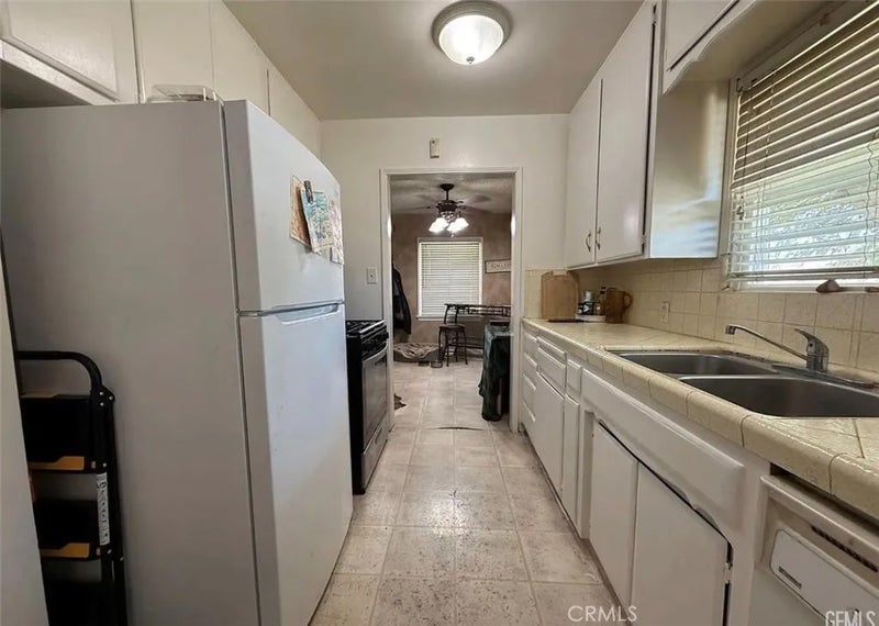2512 Barnett