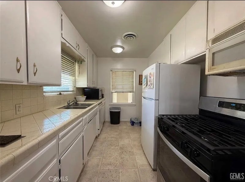 2512 Barnett