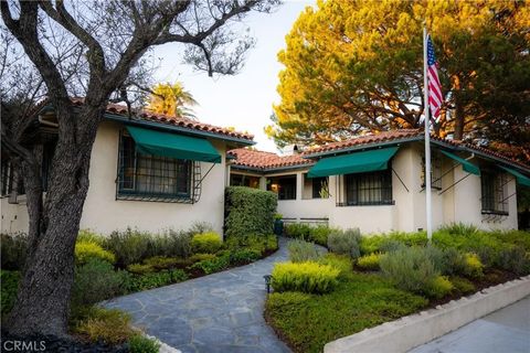 Photo of 103 E Micheltorena Street, Santa Barbara, CA 93101 (MLS # SB25197208)