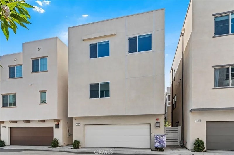 1642 W Saratoga Lane