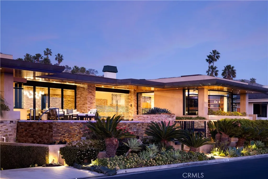 2526 Riviera Drive