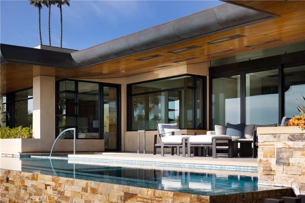 2526 Riviera Drive