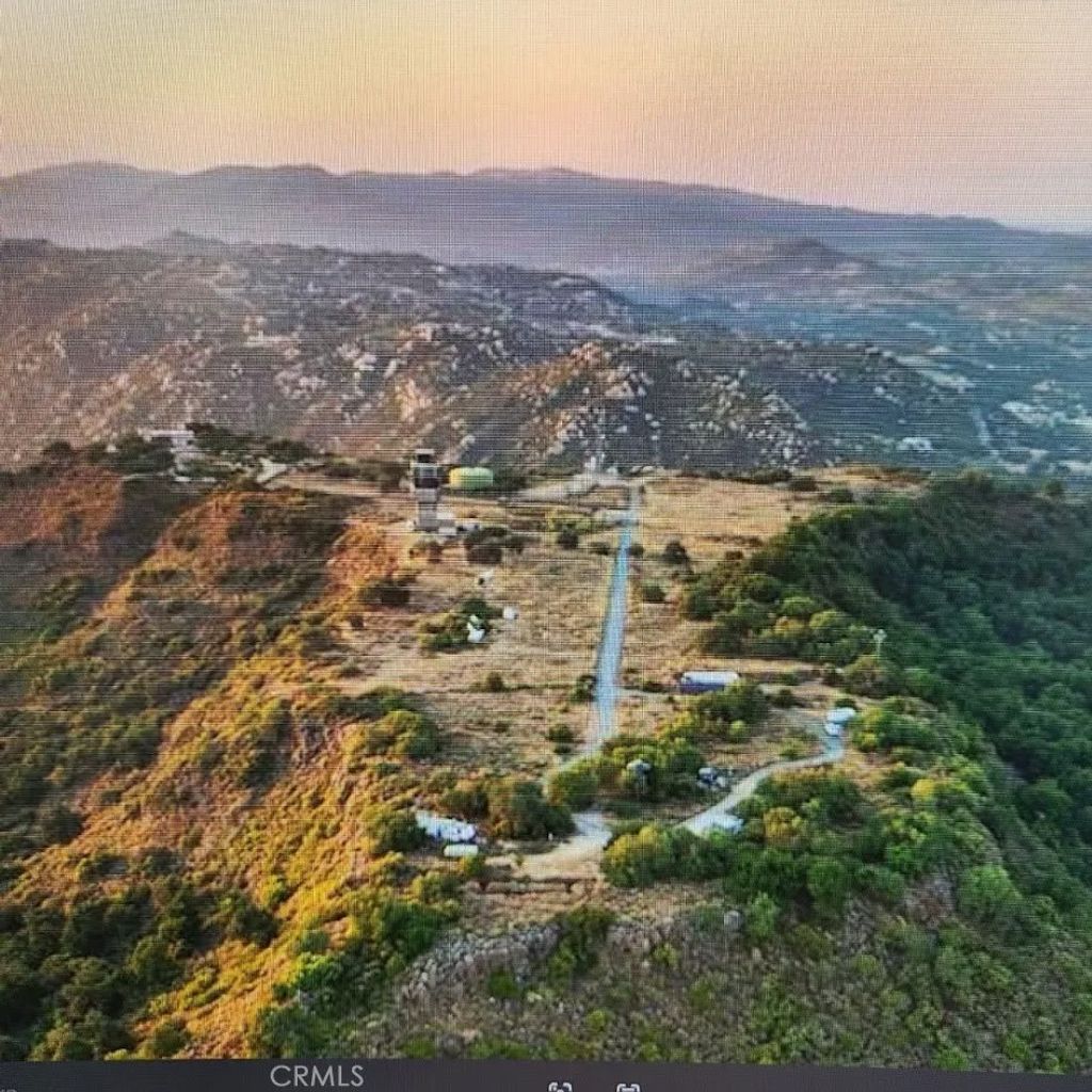 Photo of 39280 Redonda Mesa, Murrieta, CA 92562 (MLS # LG26013206)