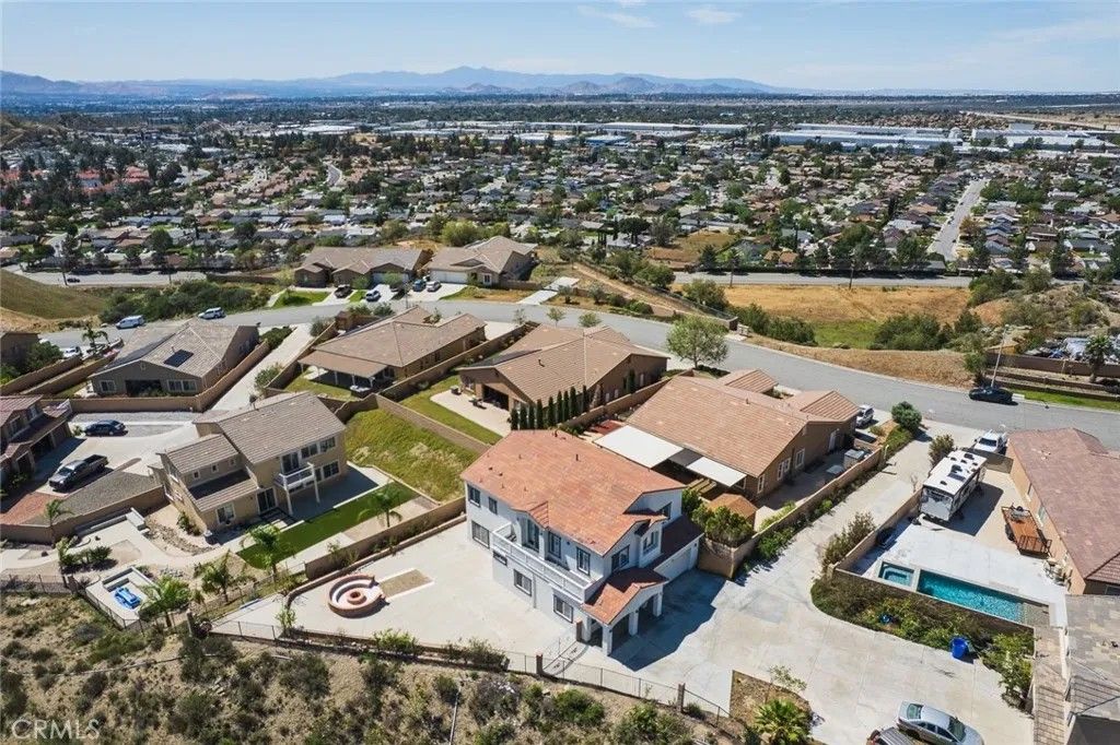 Photo of 5491 N Pinnacle Ln, San Bernardino, CA 92407 (MLS # IV26075120)