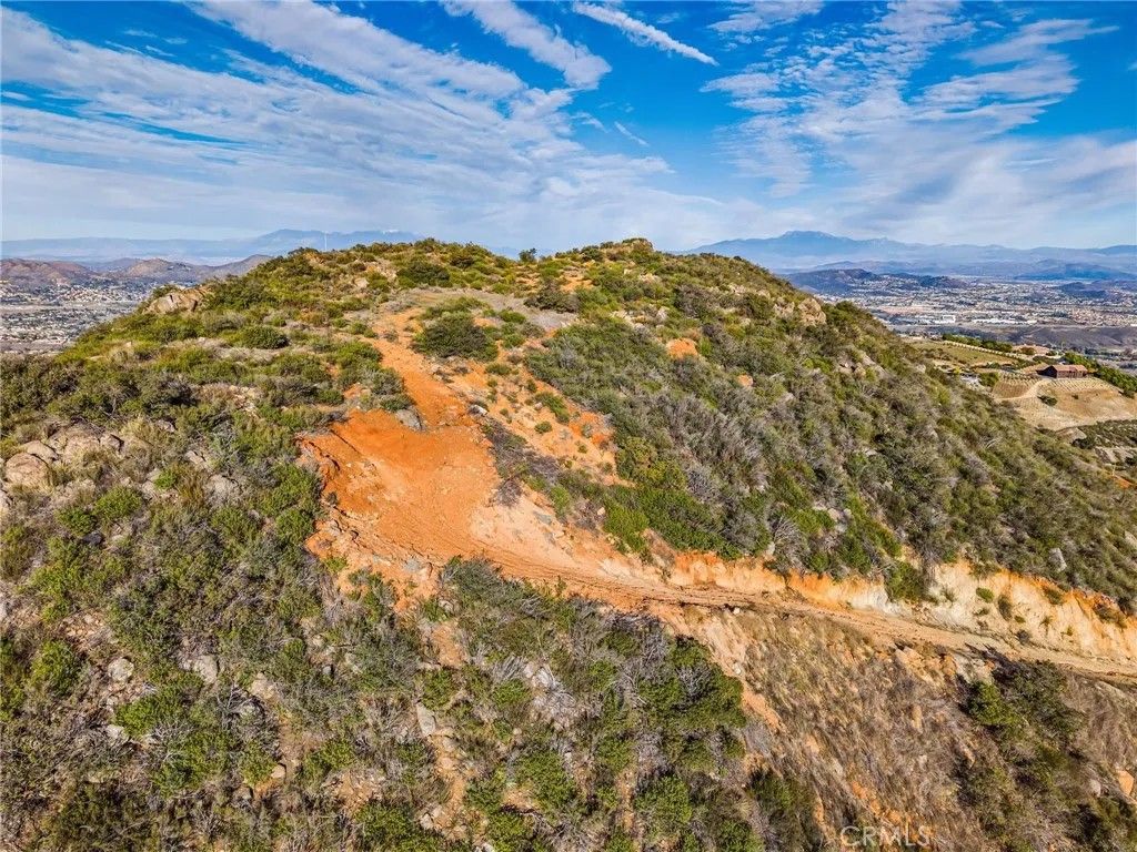 Photo of 31 Via Majorca, Murrieta, CA 92562 (MLS # OC26015049)