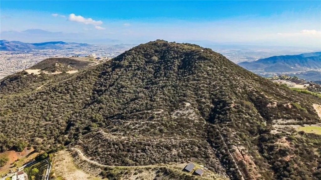 Photo of 31 Via Majorca, Murrieta, CA 92562 (MLS # OC26015049)