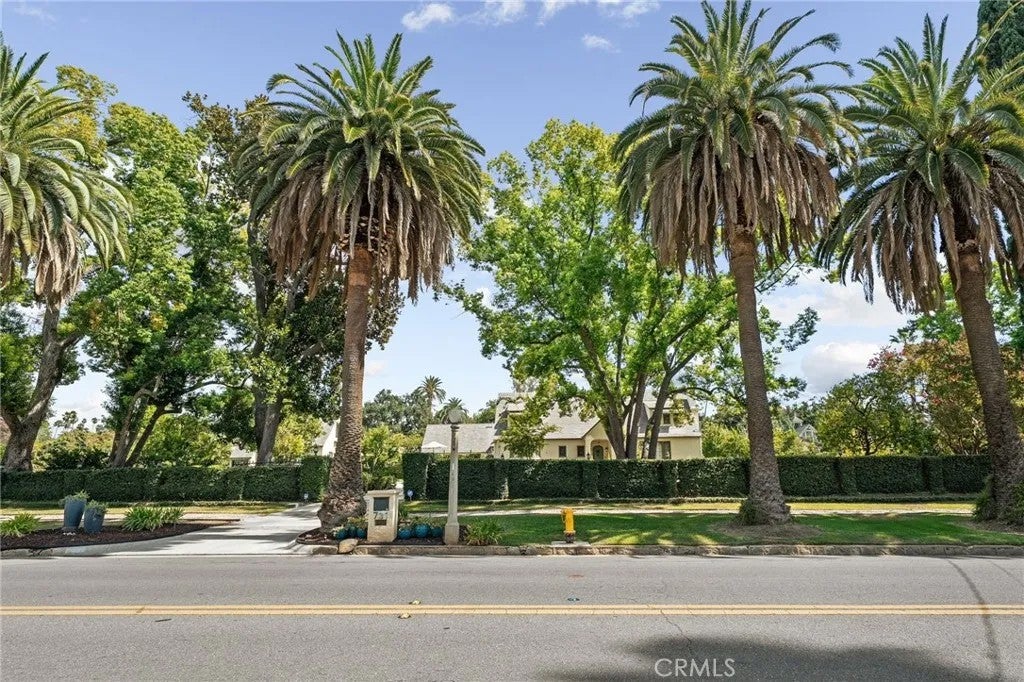 731 W Highland Avenue
