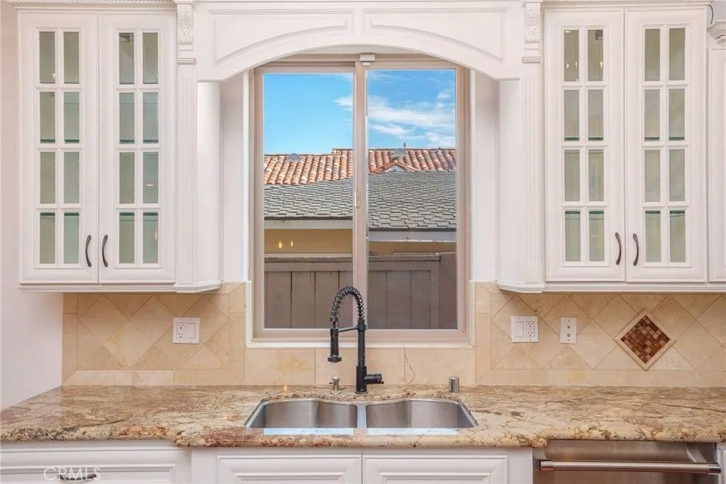 Photo of 2005 Robinson, Redondo Beach, CA 90278 (MLS # SB26091060)