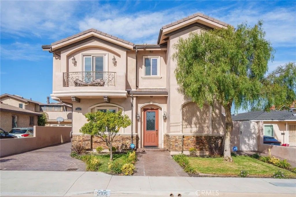 Photo of 2005 Robinson, Redondo Beach, CA 90278 (MLS # SB26091060)