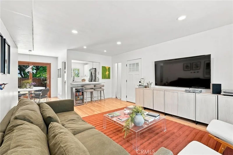 6400 Primrose 21