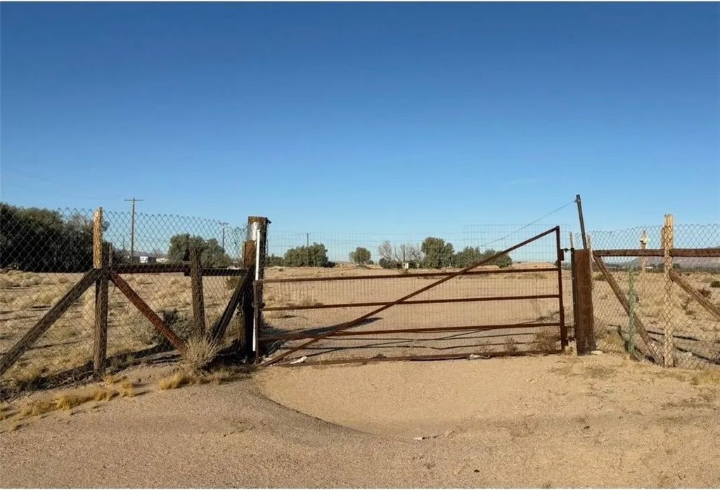 Photo of 33966 Harvard Rd, Newberry Springs, CA 92365 (MLS # SW26097307)