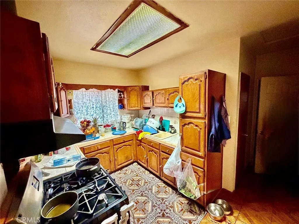1454 E 50th