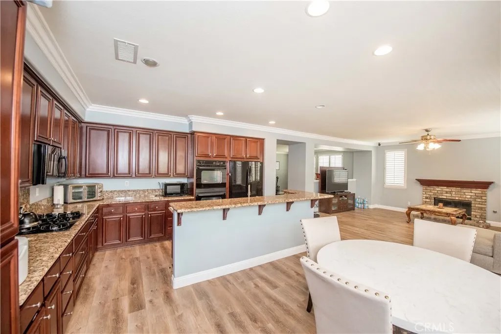 2815 Douglas Way