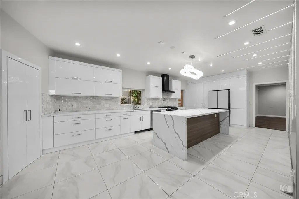 Photo of 8647 Corbin Avenue, Winnetka, CA 91306 (MLS # SR26051860)