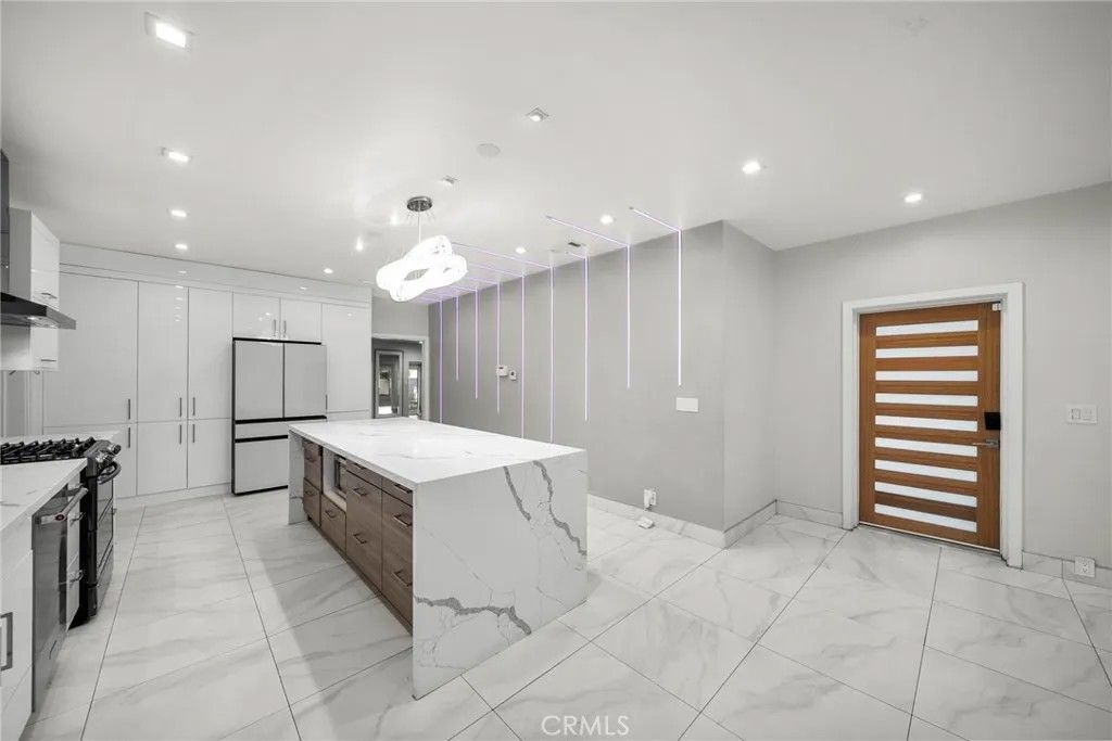 Photo of 8647 Corbin Avenue, Winnetka, CA 91306 (MLS # SR26051860)