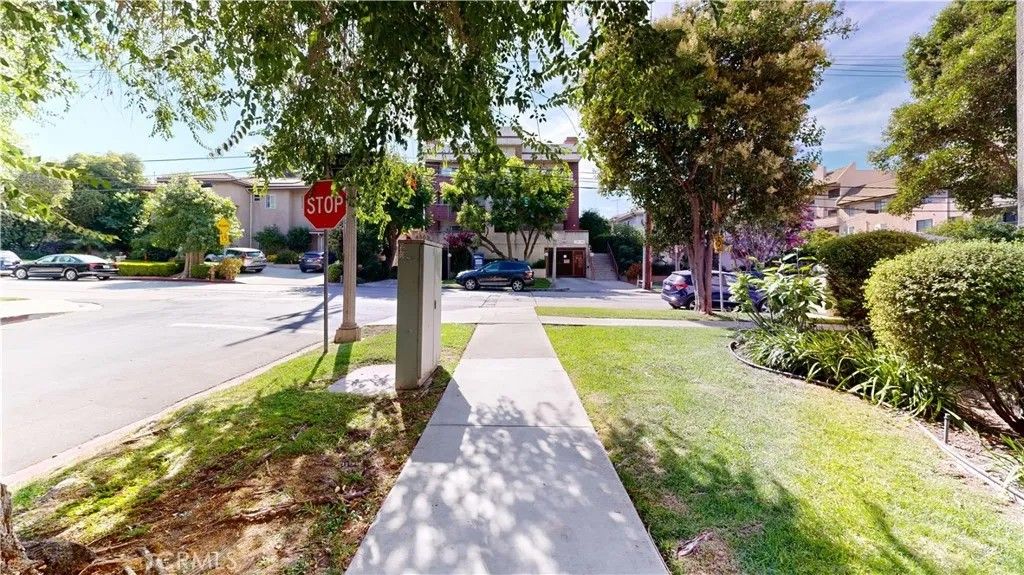 Photo of 14569 Benefit, Sherman Oaks, CA 91403 (MLS # SR26083941)