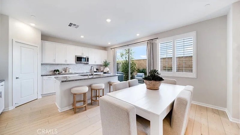 3256 Floral Paseo