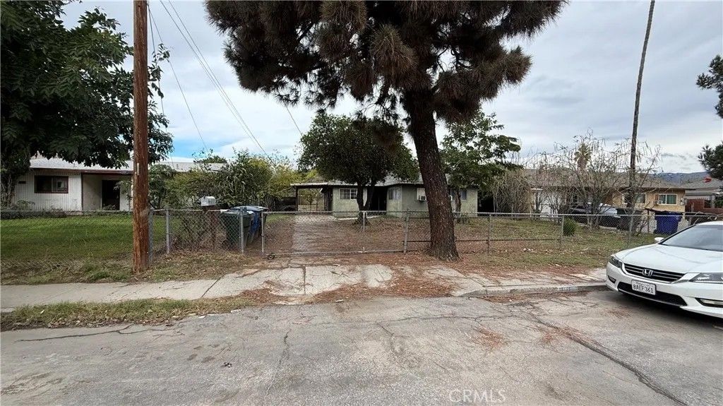 Photo of 1648 W 23rd St, San Bernardino, CA 92411 (MLS # OC25265382)