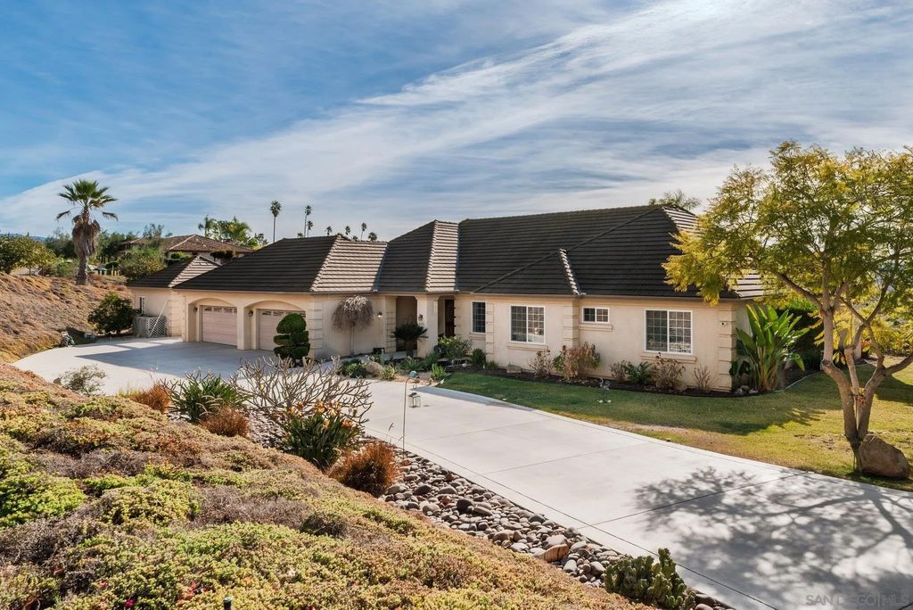 Photo of 2635 Vista de Palomar, Fallbrook, CA 92028 (MLS # 2600176)