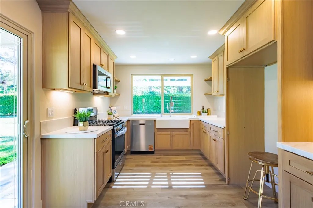 28043 Via Tirso