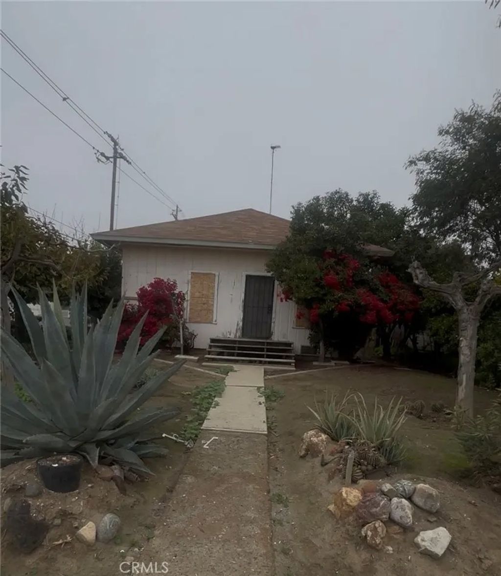 Photo of 301 E Merced St, Avenal, CA 93204 (MLS # FR25272978)