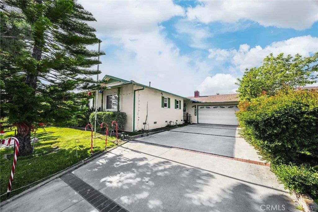 Photo of 10947 Groveland Avenue, Whittier, CA 90603 (MLS # PW25277968)