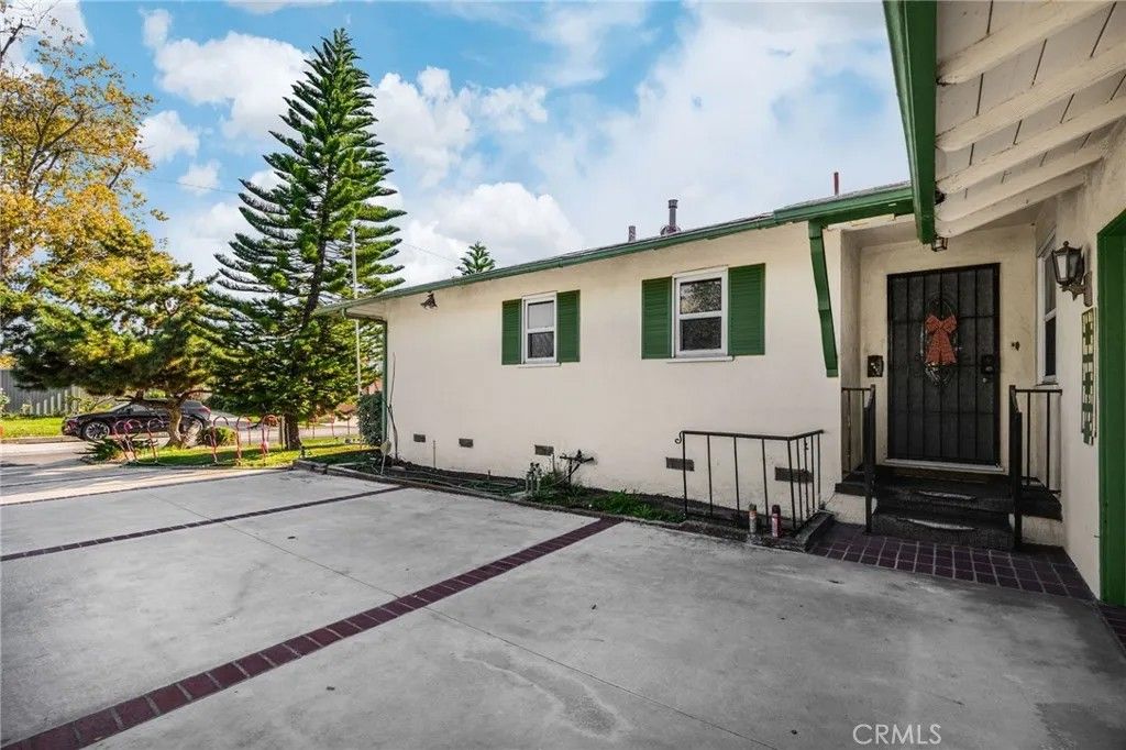 Photo of 10947 Groveland Avenue, Whittier, CA 90603 (MLS # PW25277968)