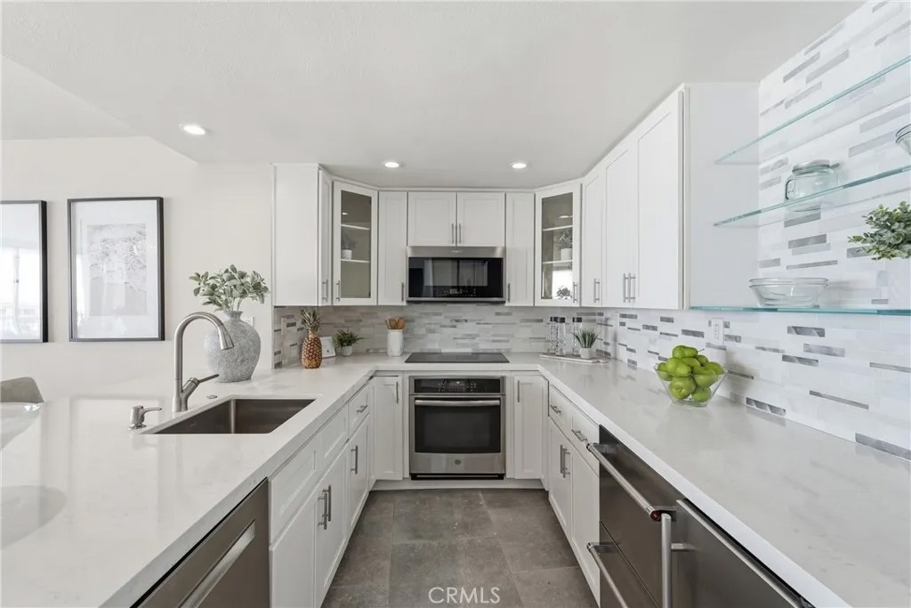 700 E Ocean Boulevard 2305