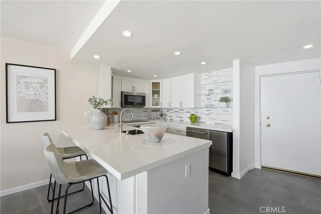 700 E Ocean Boulevard 2305