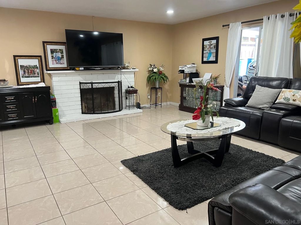 Photo of 1362 N Elm St, Escondido, CA 92026 (MLS # 260007337)