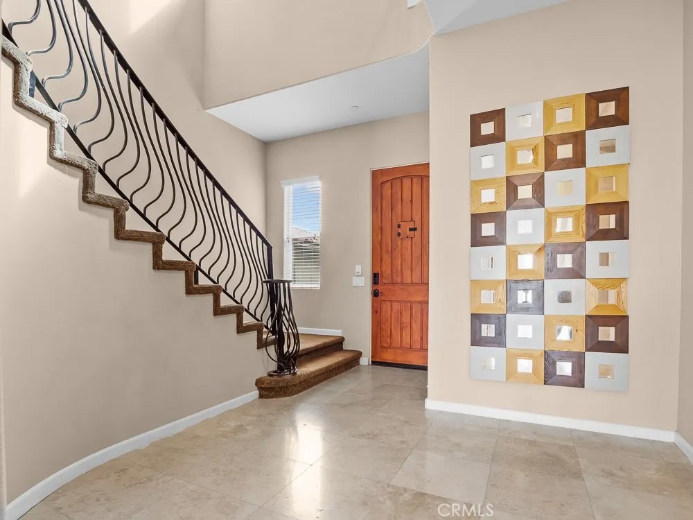 568 Via Pueblo
