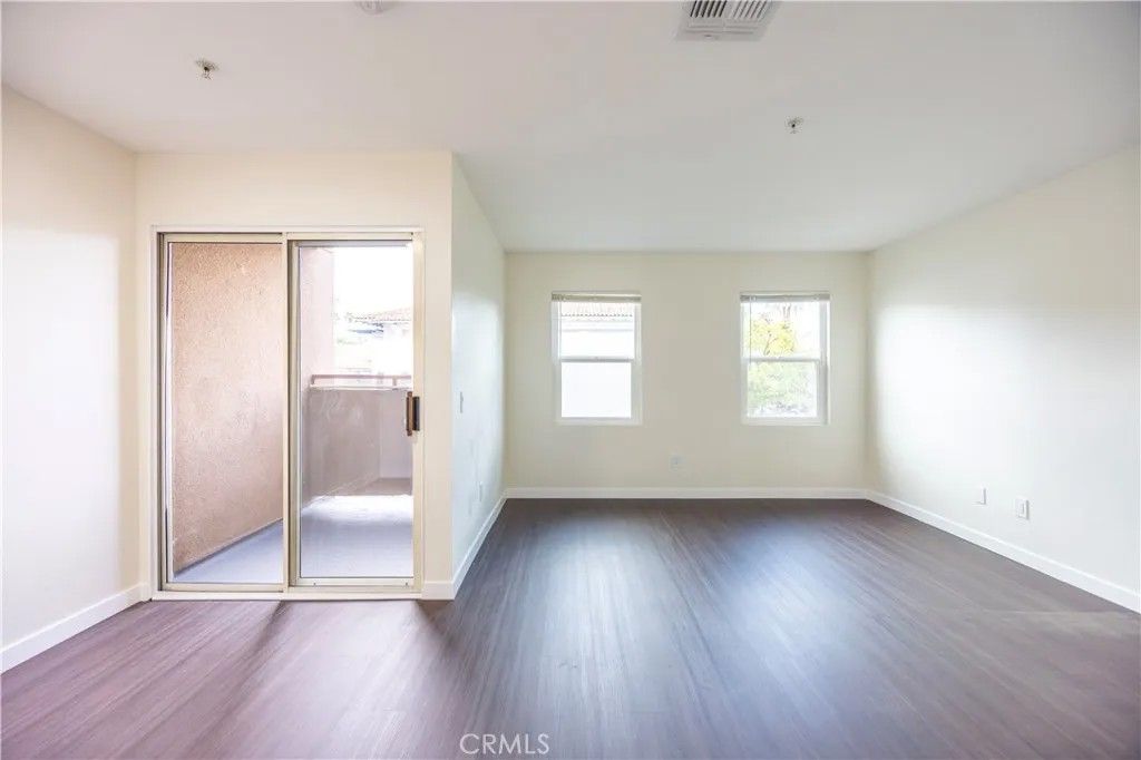 Photo of 321 S Occidental Boulevard #106, Los Angeles, CA 90057 (MLS # WS25267423)