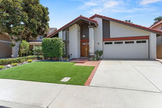 21 Glorieta West, Irvine