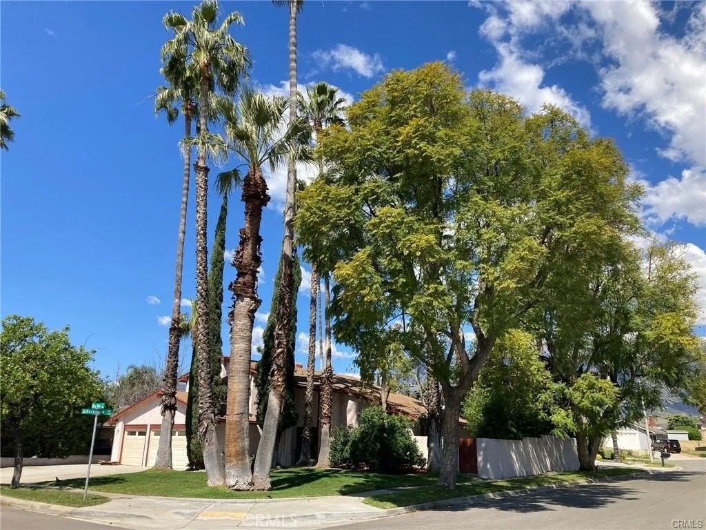 Photo of 9934 La Vine St, Rancho Cucamonga, CA 91701 (MLS # CV26095210)