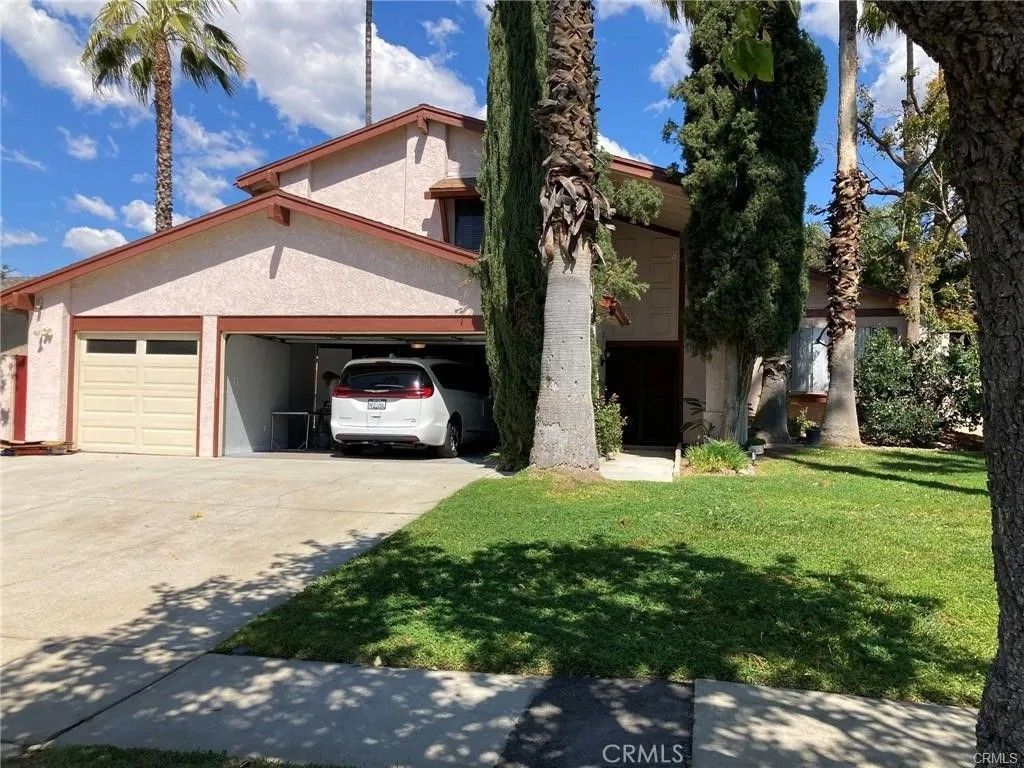 Photo of 9934 La Vine St, Rancho Cucamonga, CA 91701 (MLS # CV26095210)